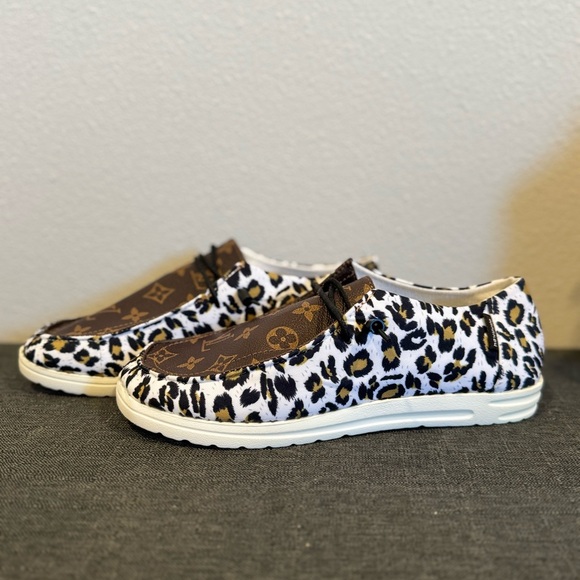 🐆✨Hey Dude Wendy Leopard Monogram Style Slip-Ons – Size 10 – NWOT✨🐆 - Picture 5 of 8